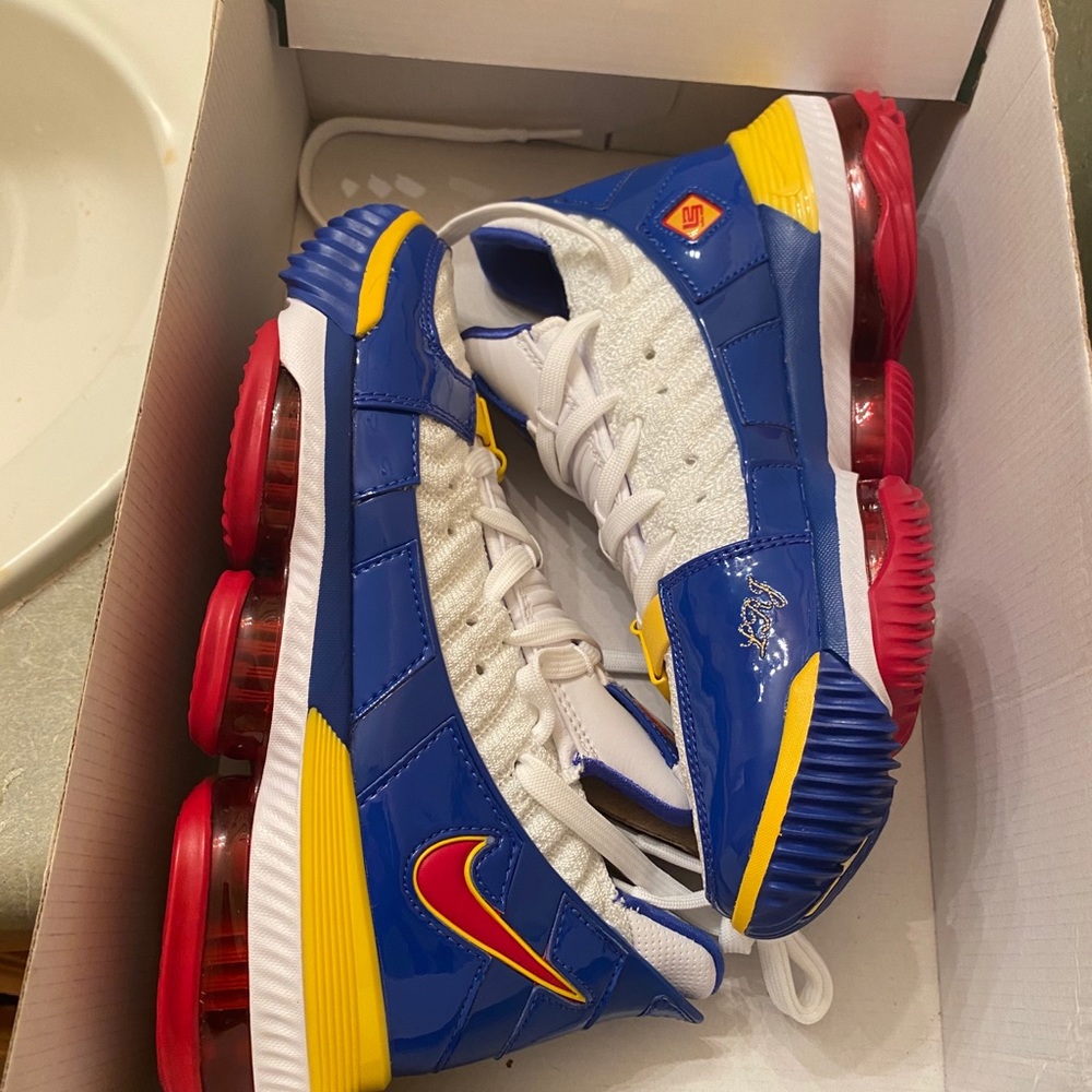 Nike Lebron - Picture 2 of 4